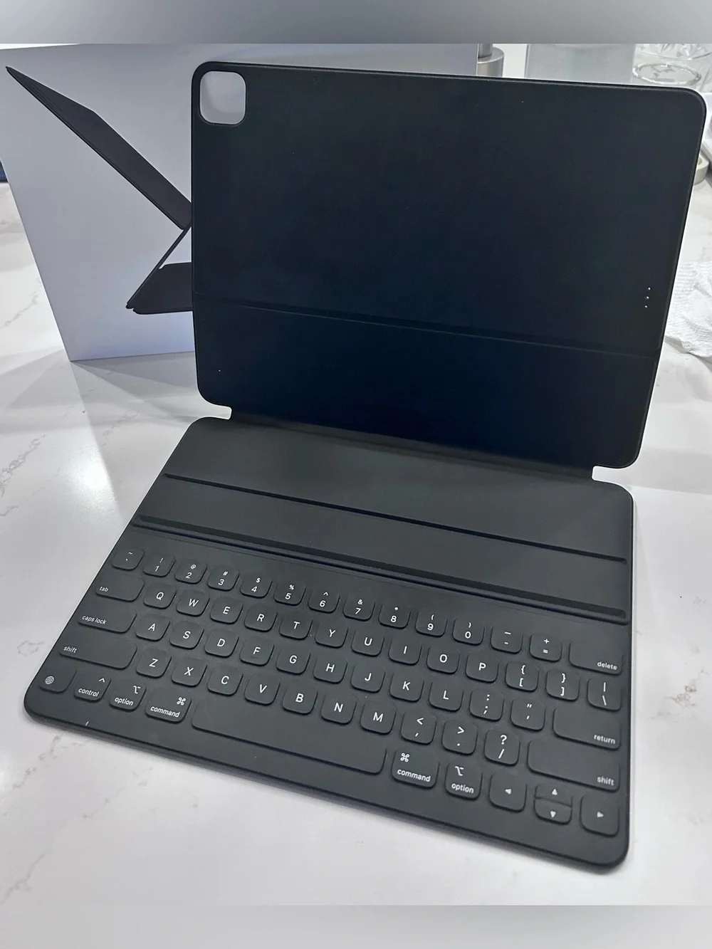 NEW, Apple Smart Keyboard Folio - Black